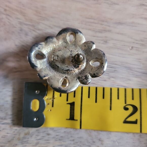 Vintage 1986 Avon Silvery Sands Pierced Earrings - Picture 5 of 5